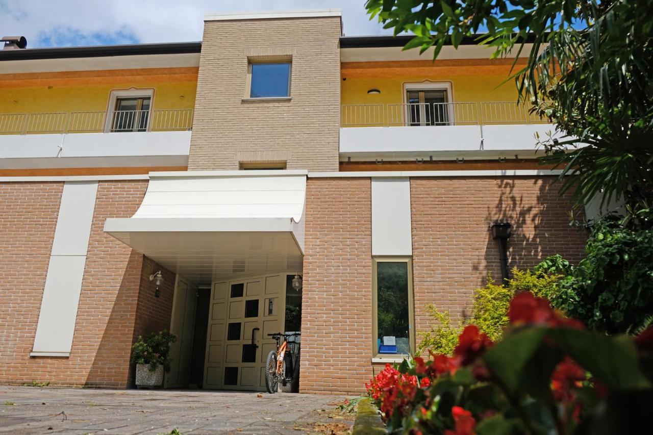 Appartamenti Alle 5 Torri Mezzolombardo Exterior photo